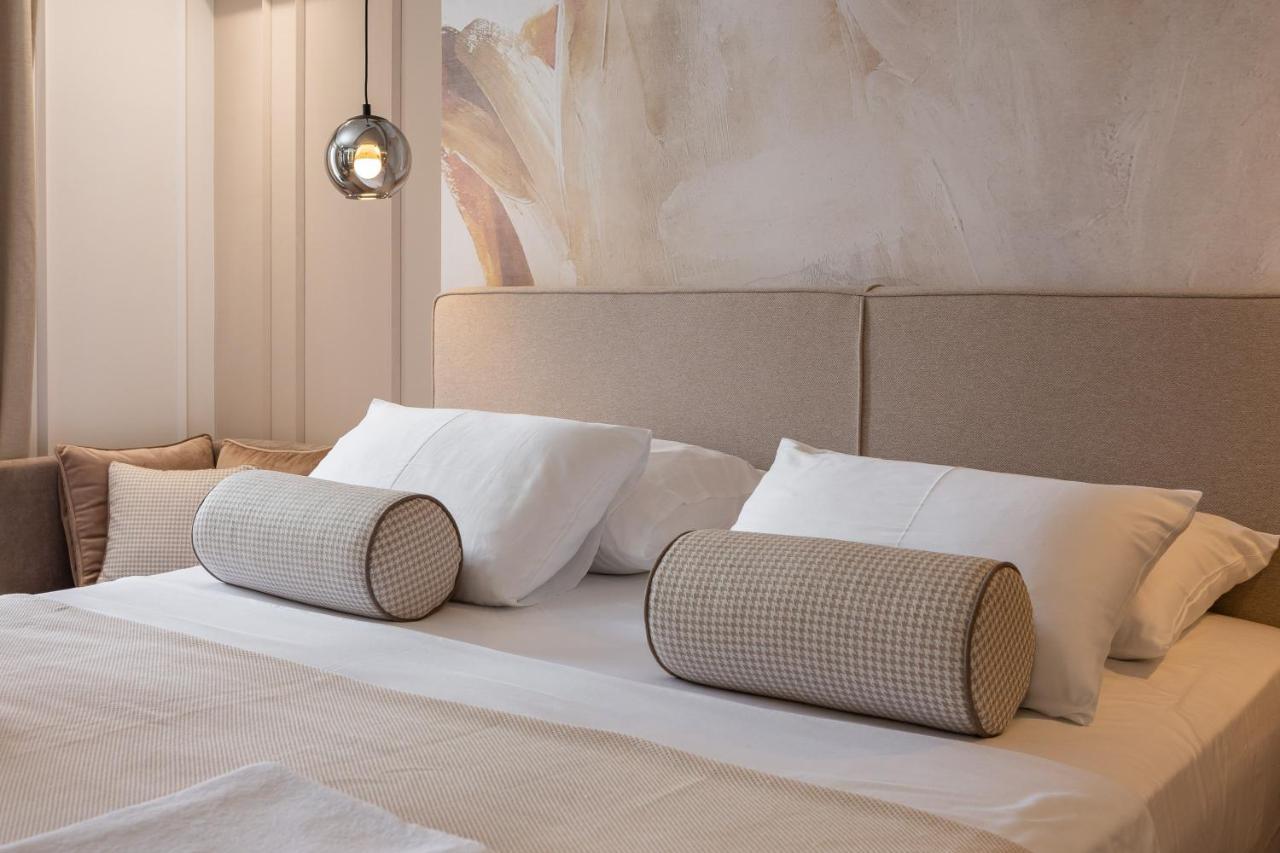 Luxury Le Prestige Few Minutes From Split's Iconic Waterfront Pensionat *