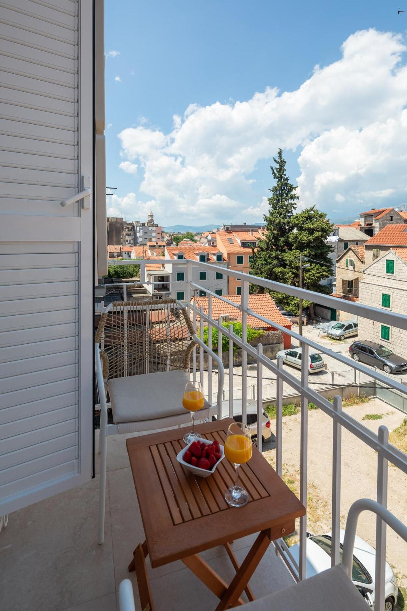 Luxury Le Prestige Few Minutes From Split's Iconic Waterfront Pensionat
