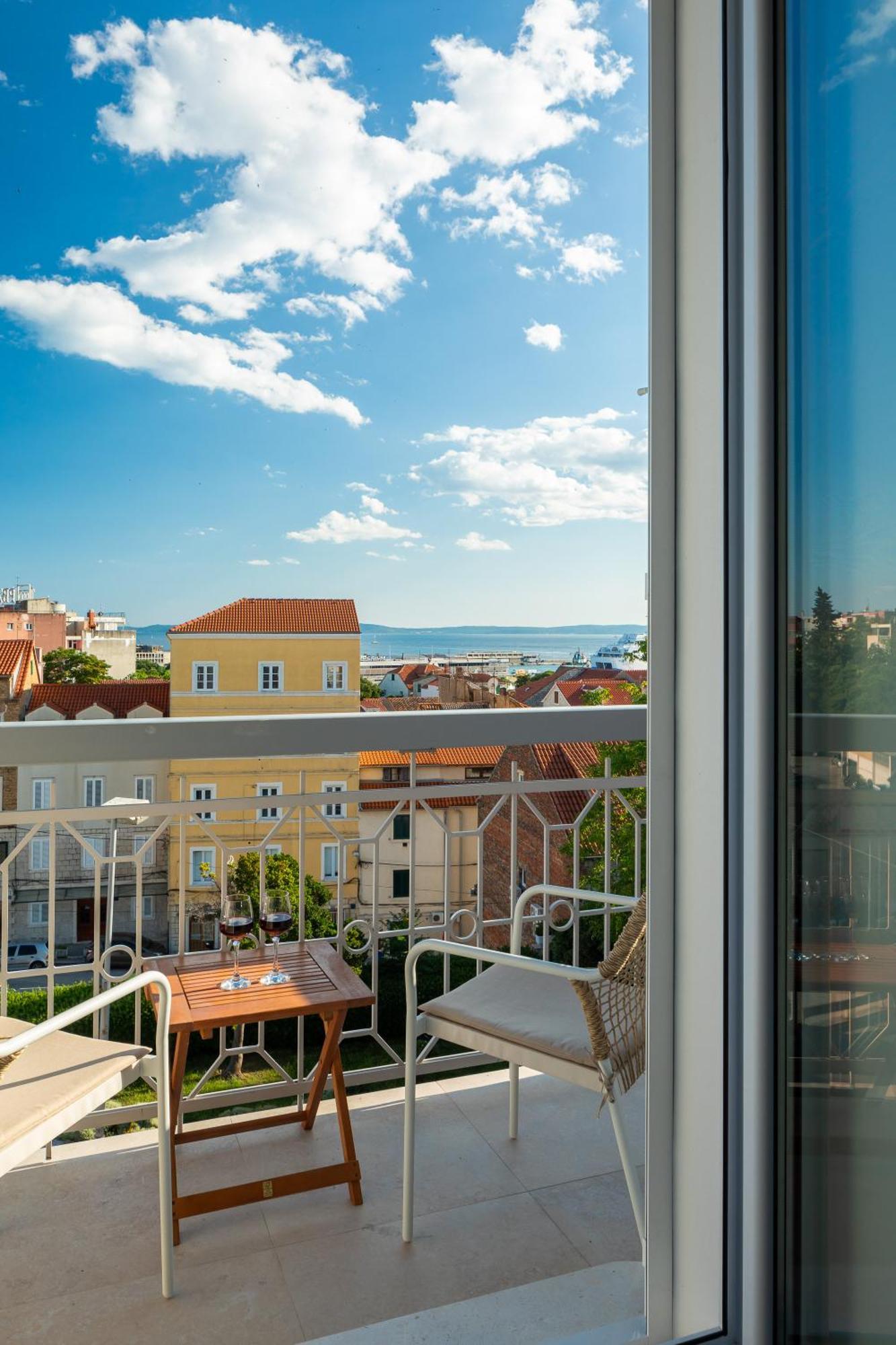 Pensionat Luxury Le Prestige Few Minutes From Split's Iconic Waterfront *