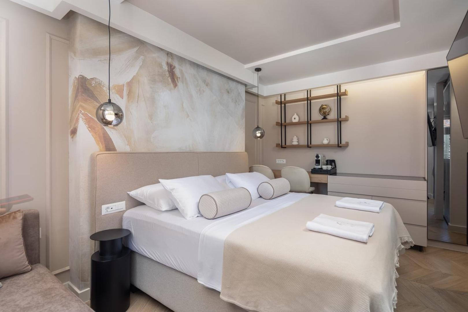 Luxury Le Prestige Few Minutes From Split's Iconic Waterfront Pensionat *