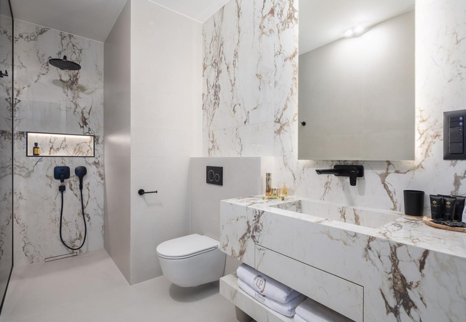 Luxury Le Prestige Few Minutes From Split's Iconic Waterfront Pensionat