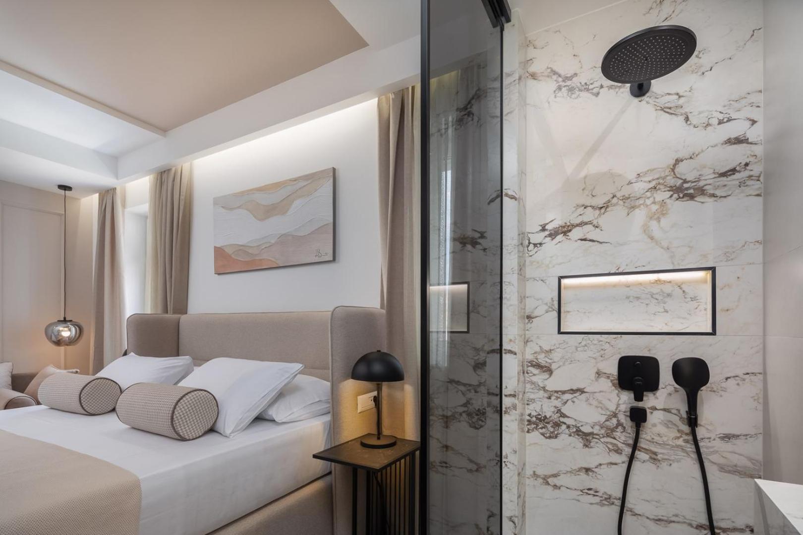 Pensionat Luxury Le Prestige Few Minutes From Split's Iconic Waterfront *