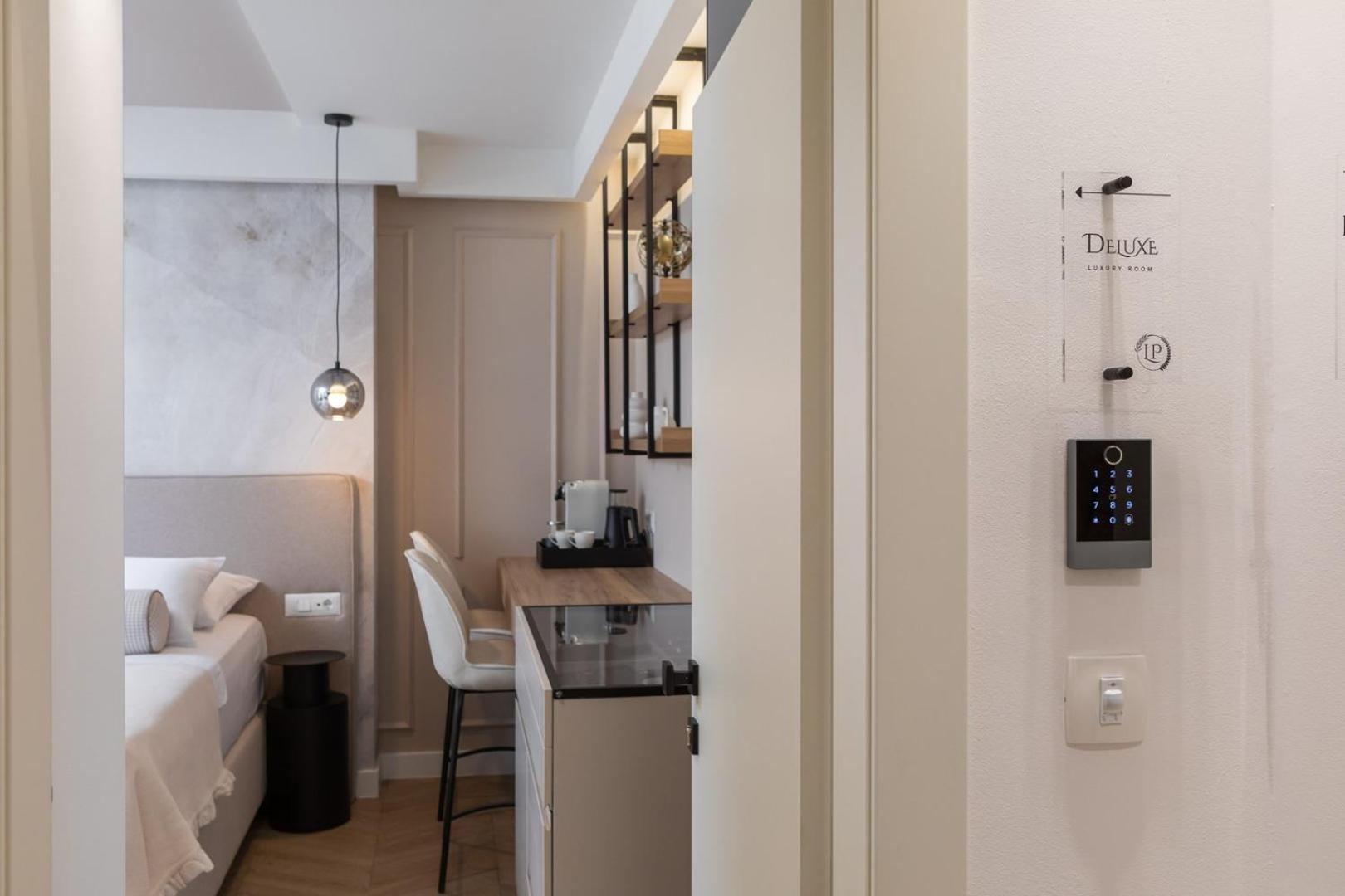 Luxury Le Prestige Few Minutes From Split's Iconic Waterfront Pensionat *