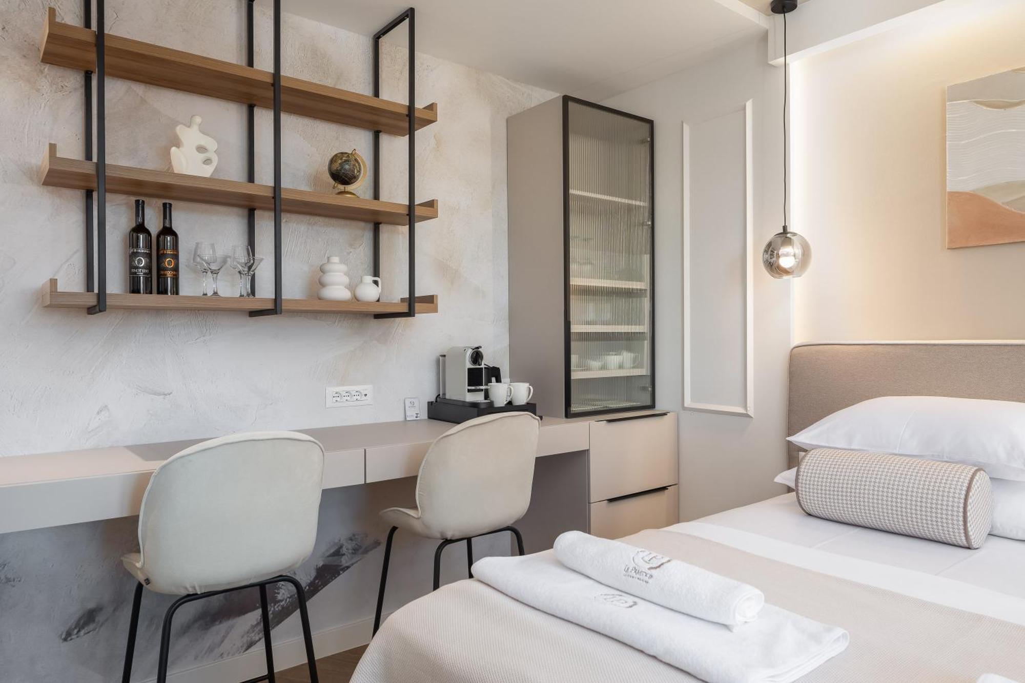 Luxury Le Prestige Few Minutes From Split's Iconic Waterfront Pensionat