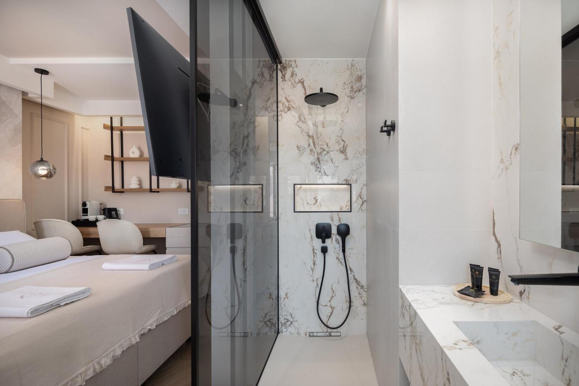Pensionat Luxury Le Prestige Few Minutes From Split's Iconic Waterfront *